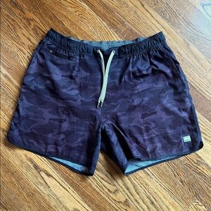 Vuori 5” Banks Short, Men’s, Large, black camo